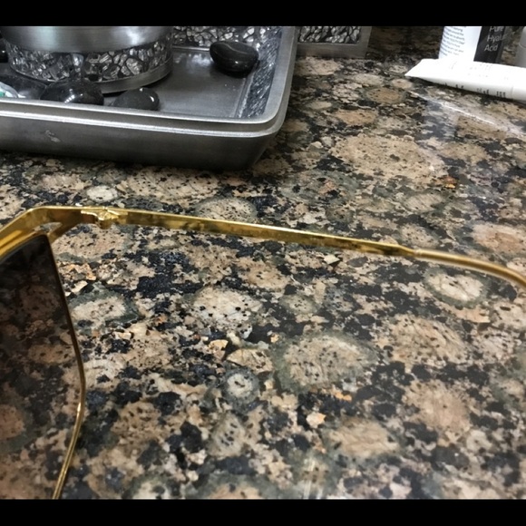 Adrienne Vittadini Gold Framed Sunglasses 🔴 - Picture 3 of 10